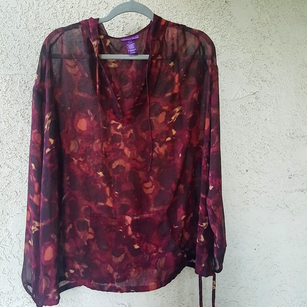 Unique Plus size 20/22 hooded blouse